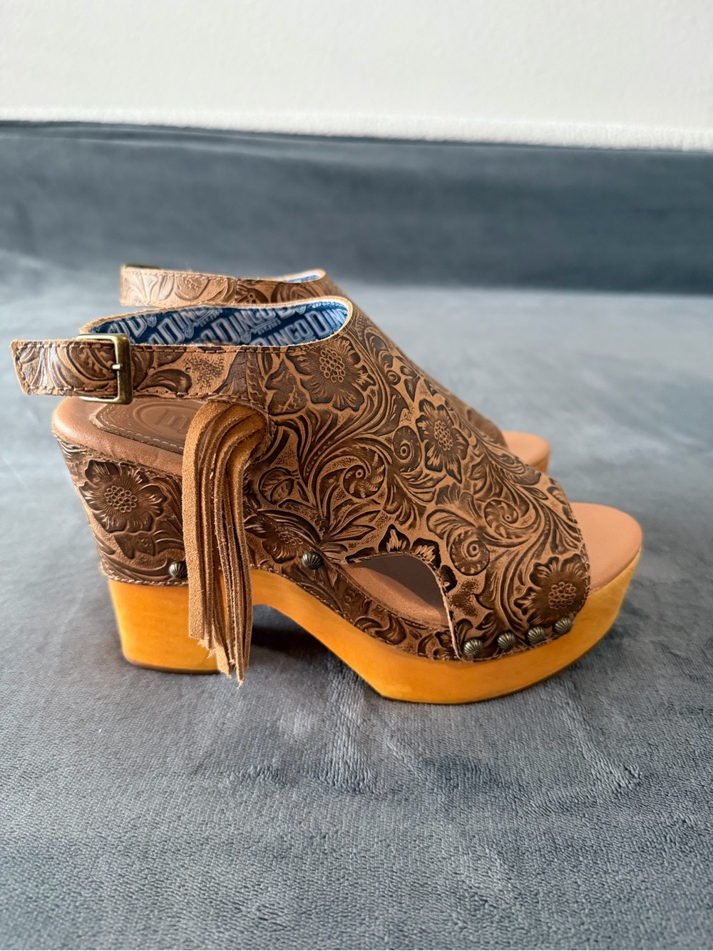 dingo Brown Floral Tooled Platform Sandal with Mustard Platform size 8 - Picture 4 of 10